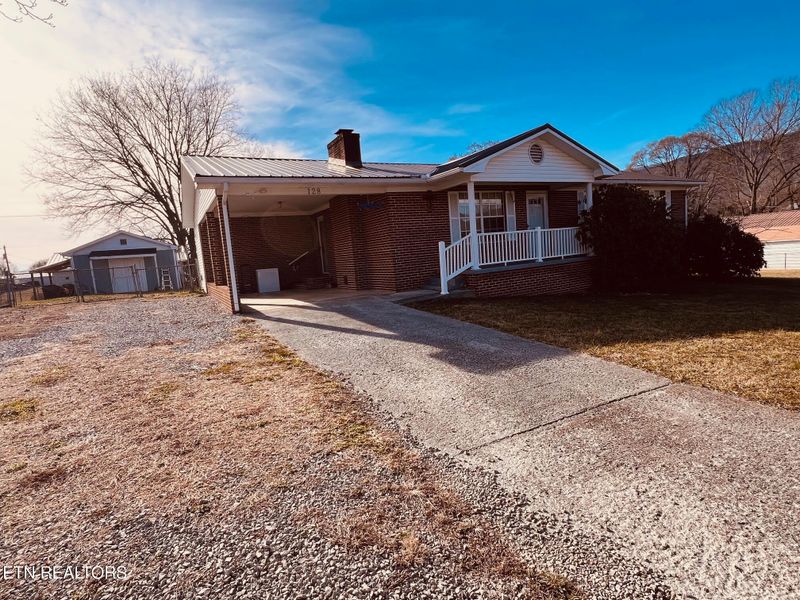 128 Chapman Crest Dr, Lafollette, TN 37766