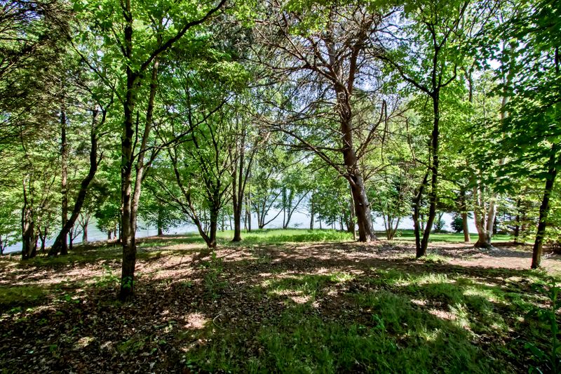 128 Coyatee Point Dr, Loudon, TN 37774