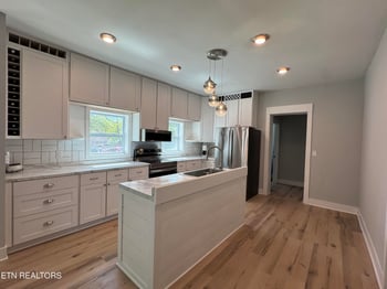 128 Crisp Rd, Lenoir City, TN 37771