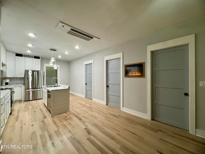 128 Crisp Rd, Lenoir City, TN 37771