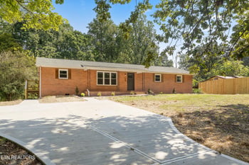 128 Edgewood Heights Ln, Powell, TN 37849