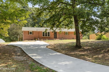 128 Edgewood Heights Ln, Powell, TN 37849