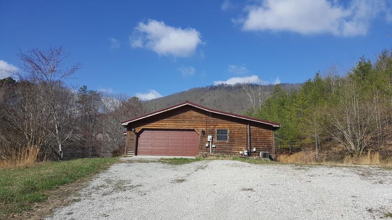 128 Forrest St, Jacksboro, TN 37757