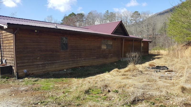 128 Forrest St, Jacksboro, TN 37757