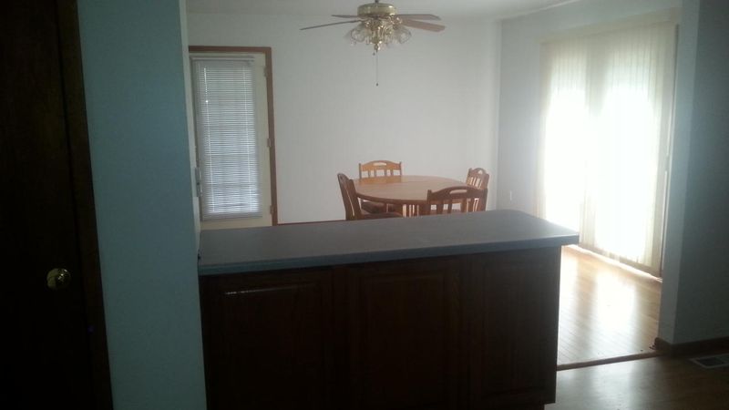 128 Gray Ln, Jacksboro, TN 37757