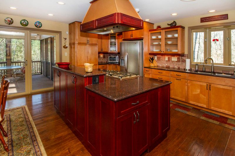 128 Kawonu Ln, Loudon, TN 37774