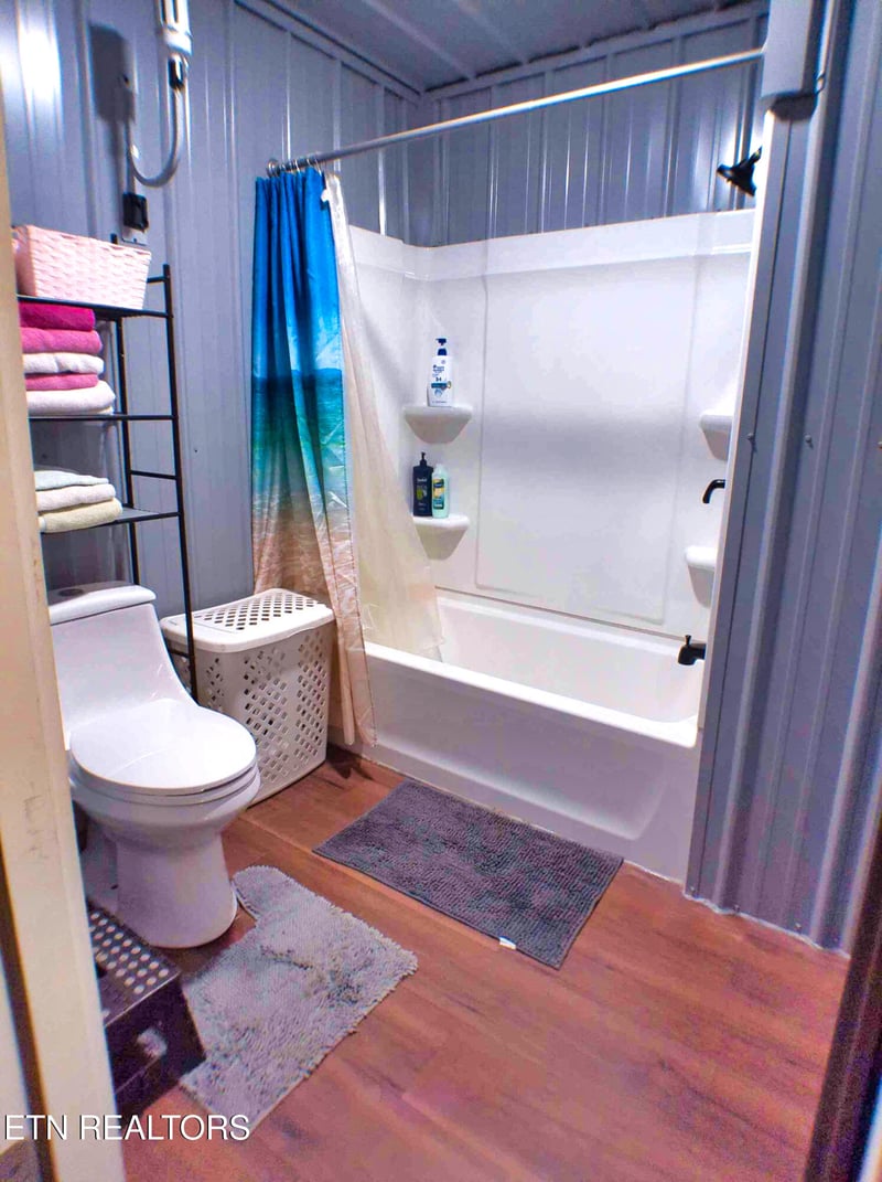 128 Knepp Rd, Deer Lodge, TN 37726