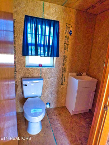 128 Knepp Rd, Deer Lodge, TN 37726