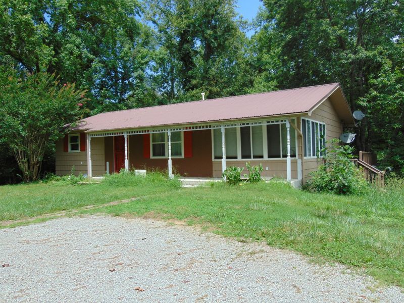 128 Madison Ln, Jacksboro, TN 37757
