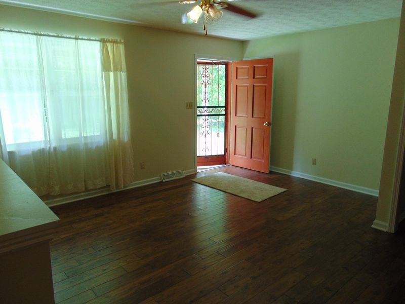 128 Madison Ln, Jacksboro, TN 37757