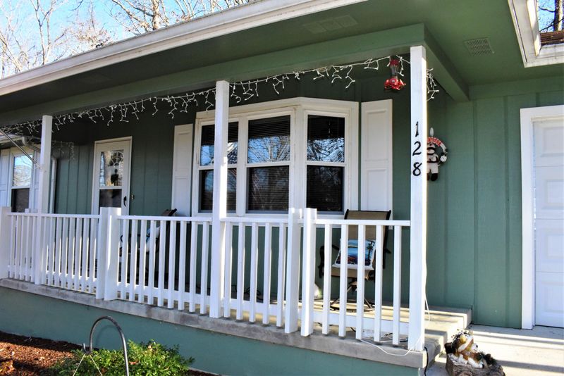 128 Meadowview Dr, Crossville, TN 38558