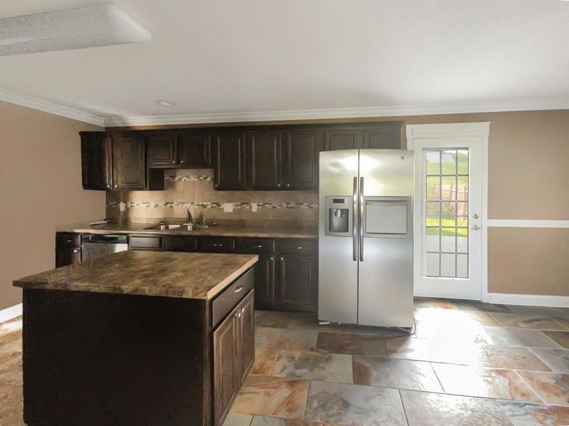 128 S Wingate Way, Lenoir City, TN 37771