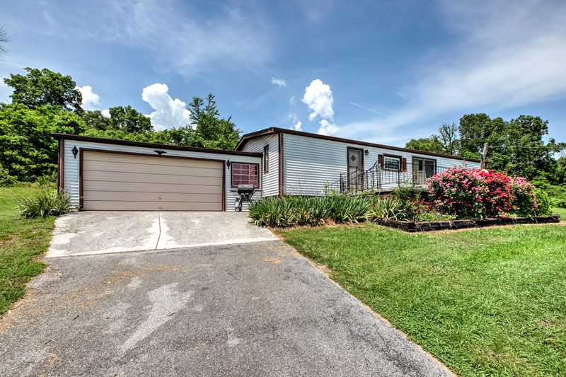 128 Springs Ln, Lafollette, TN 37766