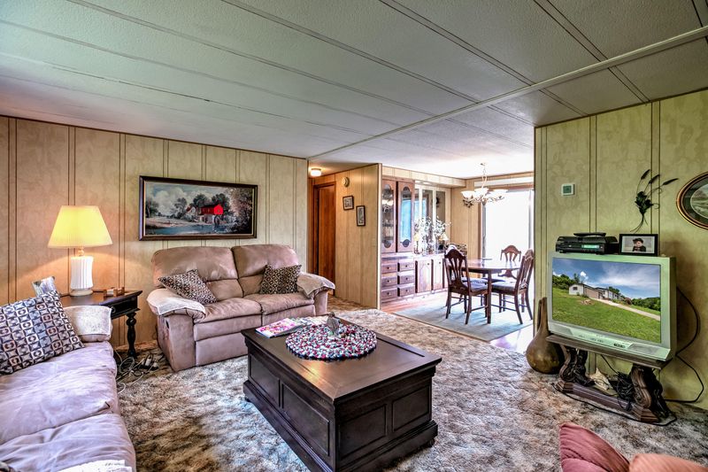 128 Springs Ln, Lafollette, TN 37766