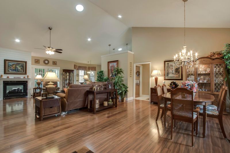 128 Tommotley Dr, Loudon, TN 37774