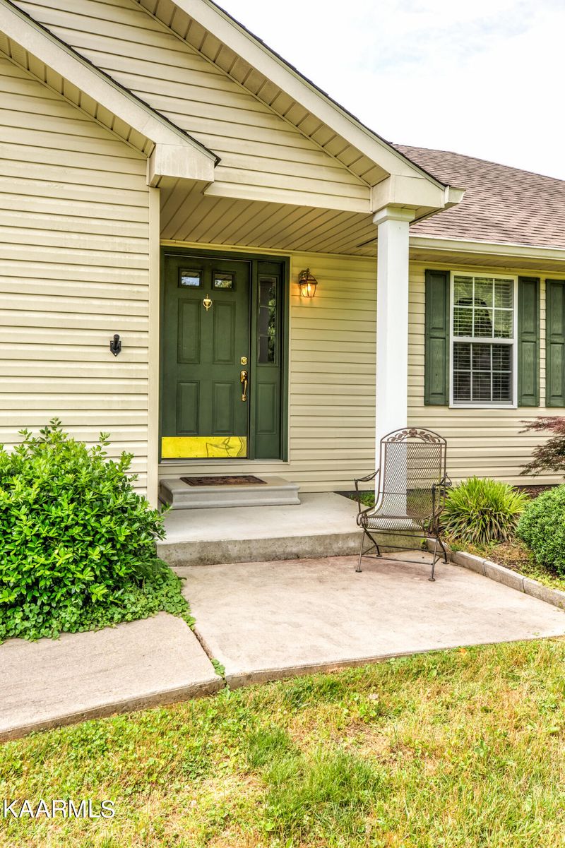 128 W Grove Ln, Oneida, TN 37841