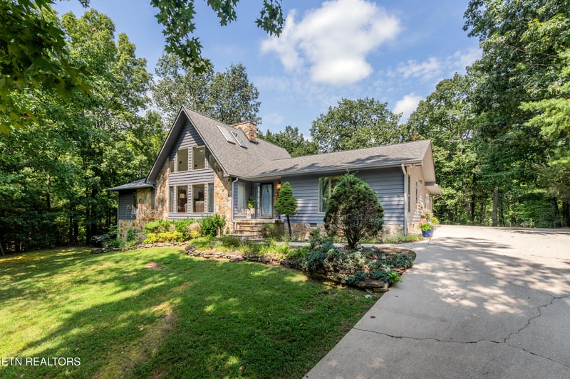 128 W Hills Ct, Harriman, TN 37748