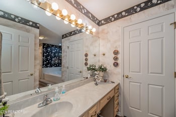 128 W Hills Ct, Harriman, TN 37748