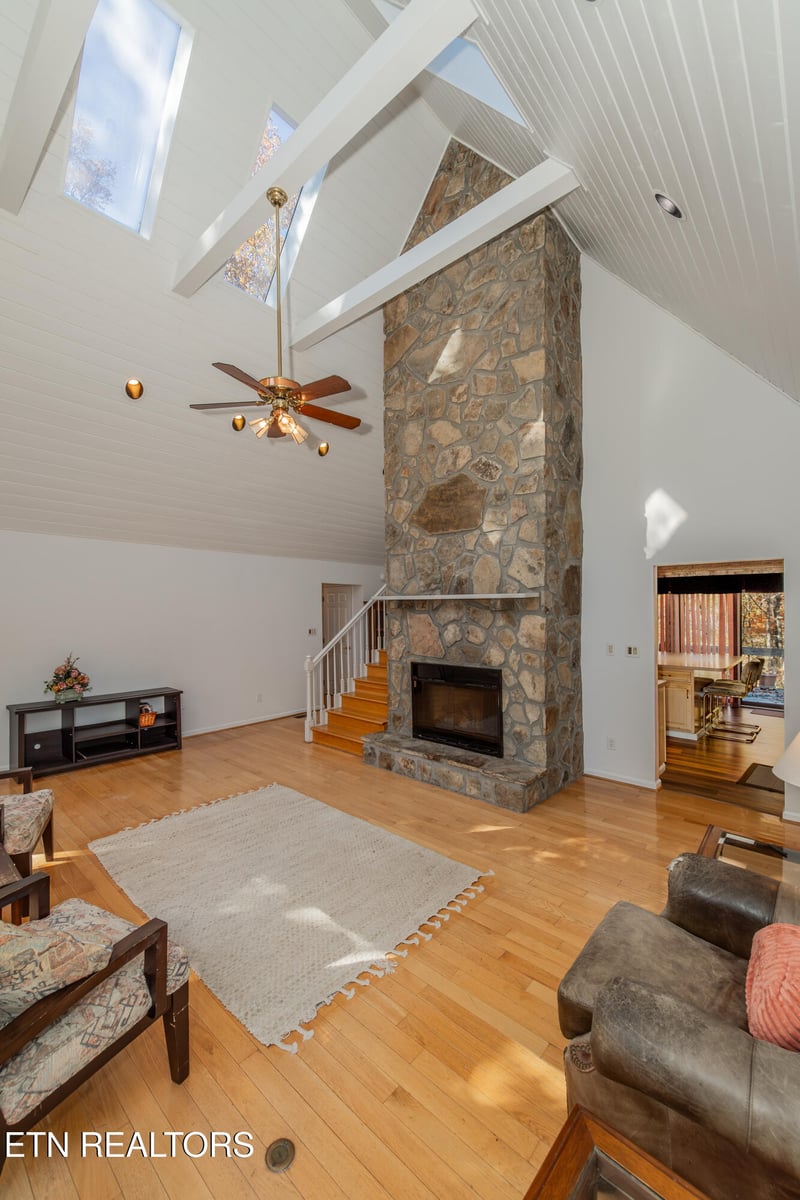 128 W Hills Ct, Harriman, TN 37748