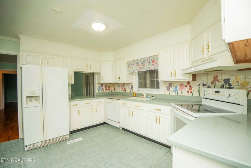 1280 Laurel Rd, Clinton, TN 37716