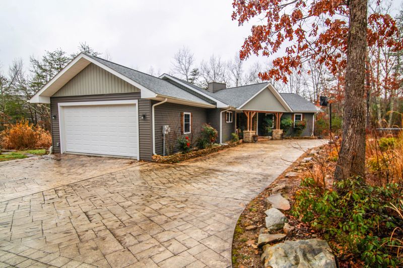 1280 Sunset Ridge Dr, Crossville, TN 38571