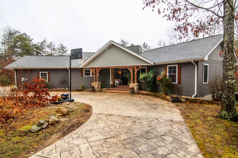 1280 Sunset Ridge Dr, Crossville, TN 38571