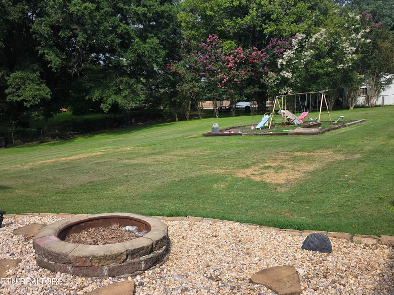 1283 Laurel Rd, Clinton, TN 37716