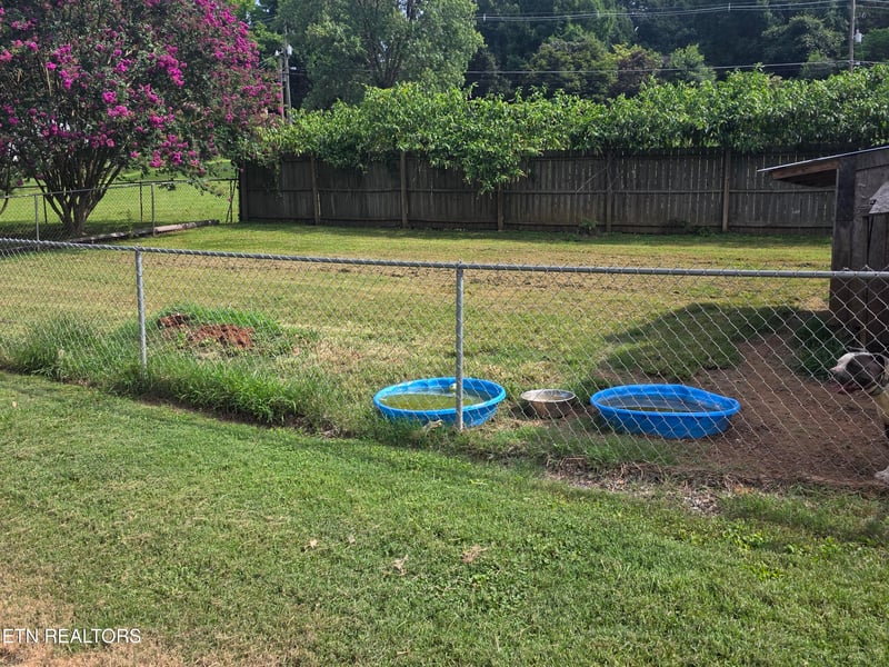 1283 Laurel Rd, Clinton, TN 37716