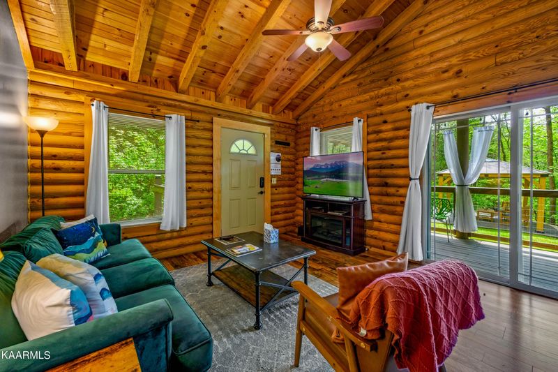 1284 Laurel Lick Rd #APT 1, Sevierville, TN 37862