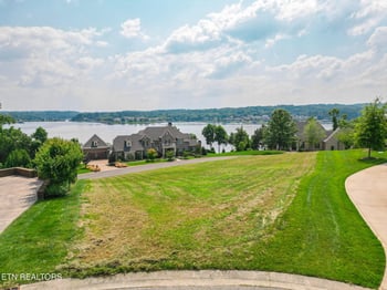 1285 Castaway Ln, Lenoir City, TN 37772