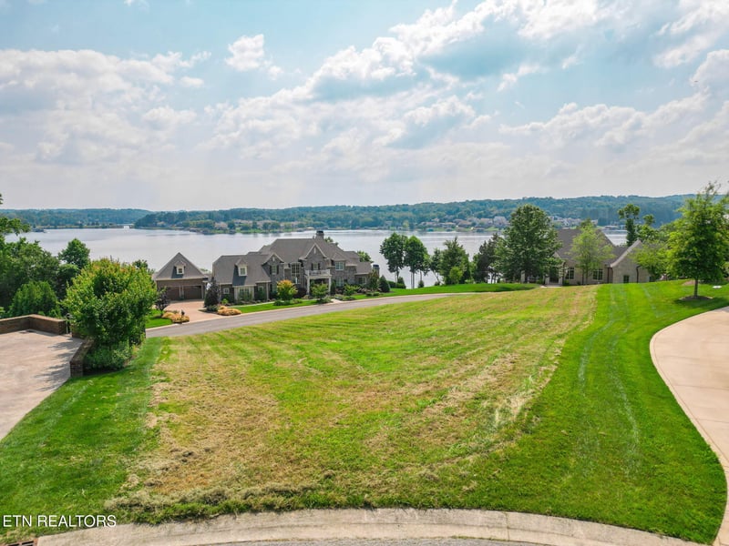 1285 Castaway Ln, Lenoir City, TN 37772