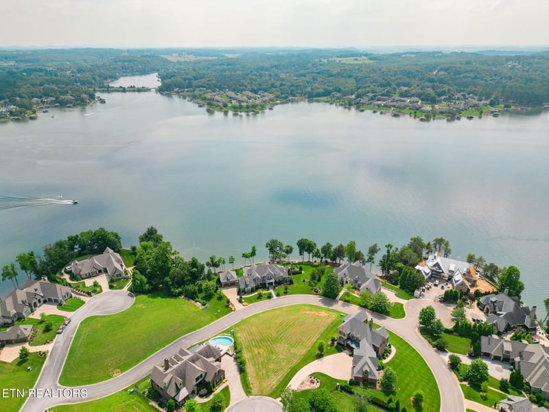1285 Castaway Ln, Lenoir City, TN 37772