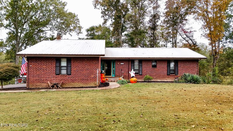 1285 Winding Dr, Sevierville, TN 37876