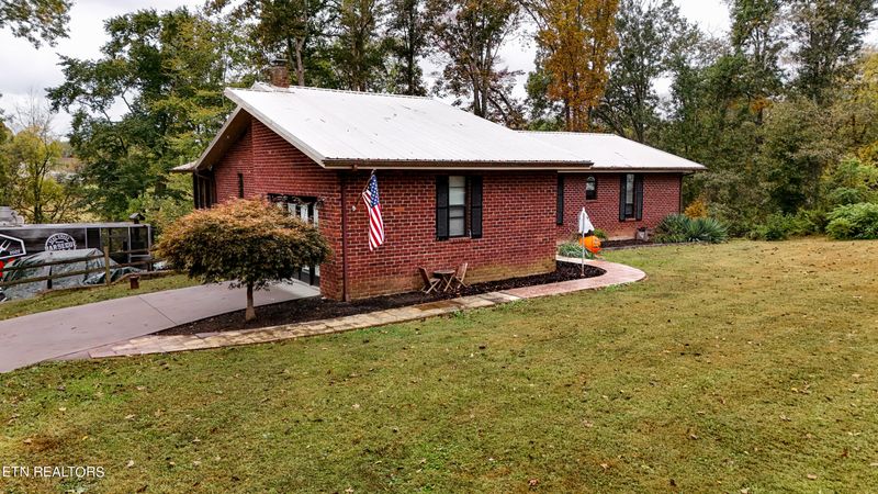 1285 Winding Dr, Sevierville, TN 37876