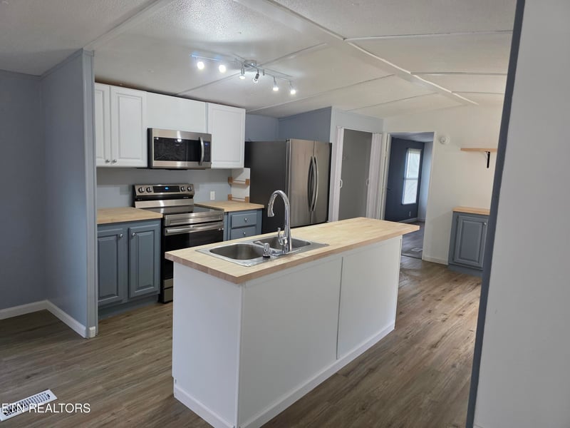 1288 Maiden Ln, Jellico, TN 37762