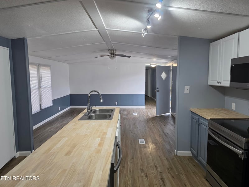 1288 Maiden Ln, Jellico, TN 37762