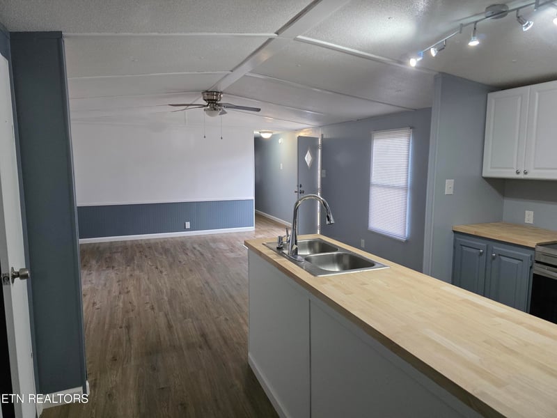1288 Maiden Ln, Jellico, TN 37762