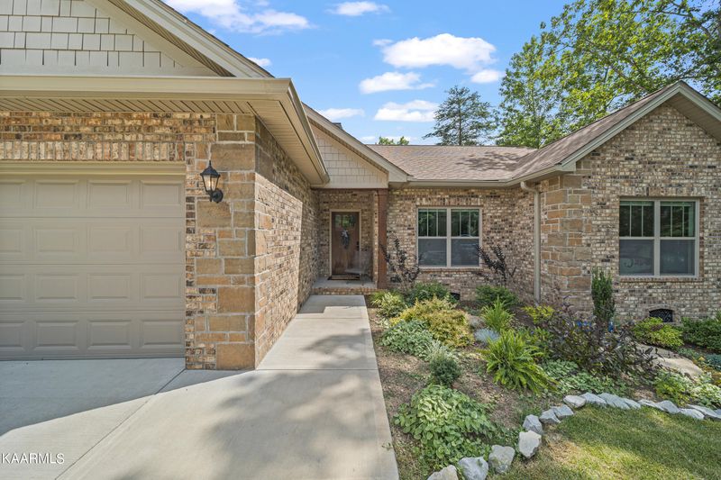 129 Amherst Dr, Crossville, TN 38558