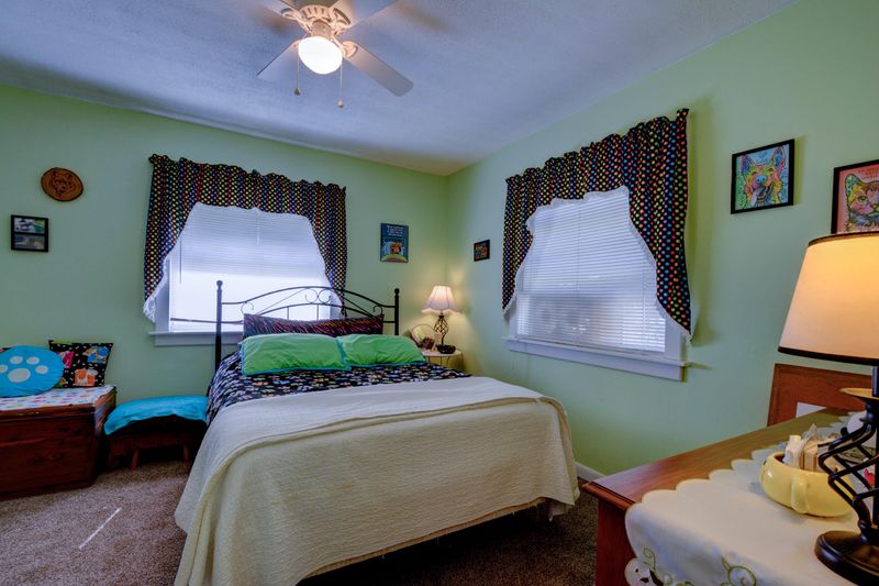 129 Andy Fox Ln, Clinton, TN 37716