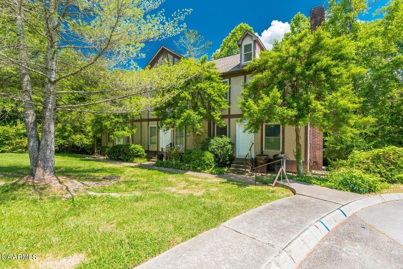 129 Arcadia Ln #B, Oak Ridge, TN 37830