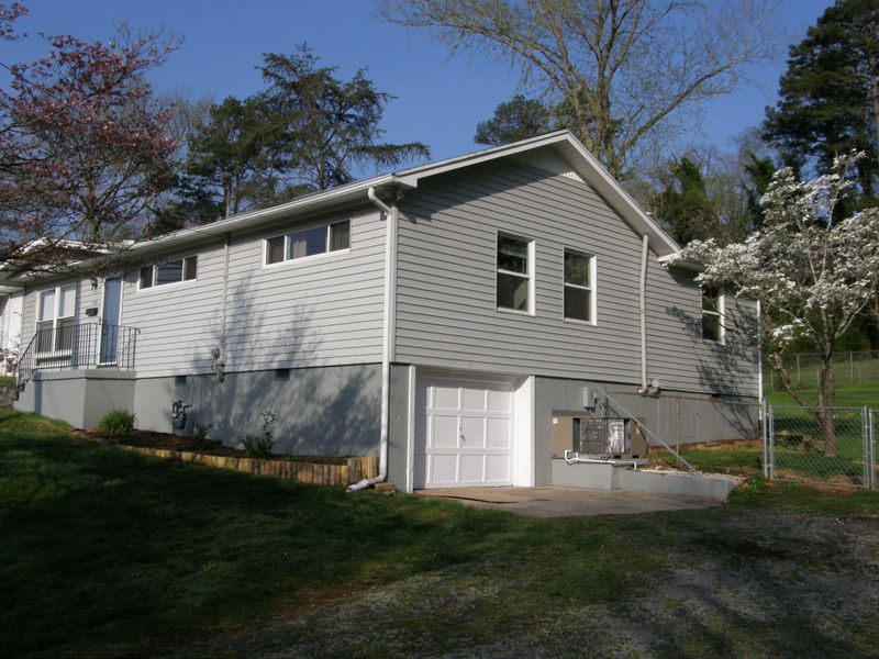 129 Arkansas Ave, Oak Ridge, TN 37830