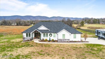 129 Austin Ln, Jacksboro, TN 37757