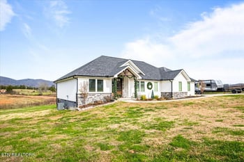 129 Austin Ln, Jacksboro, TN 37757