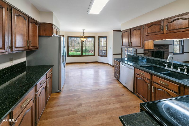 129 Chestnut Hill Rd, Oak Ridge, TN 37830