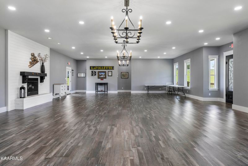 129 Coolidge Rd, Lafollette, TN 37766