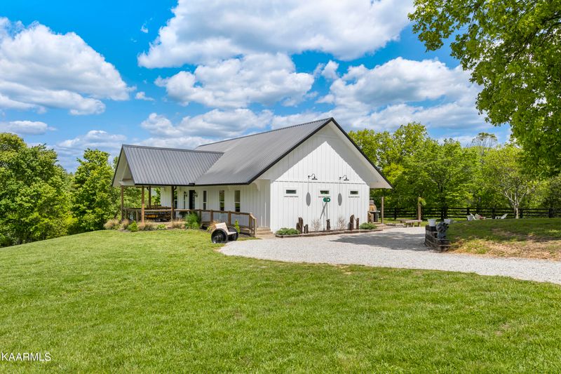 129 Coolidge Rd, Lafollette, TN 37766