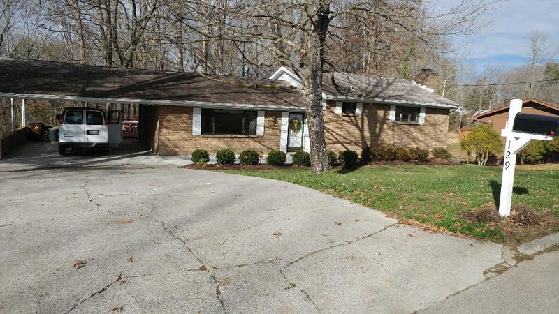 129 Cumberland View Dr, Oak Ridge, TN 37830