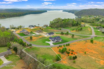 129 Docks Of The Bay Dr, Harriman, TN 37748