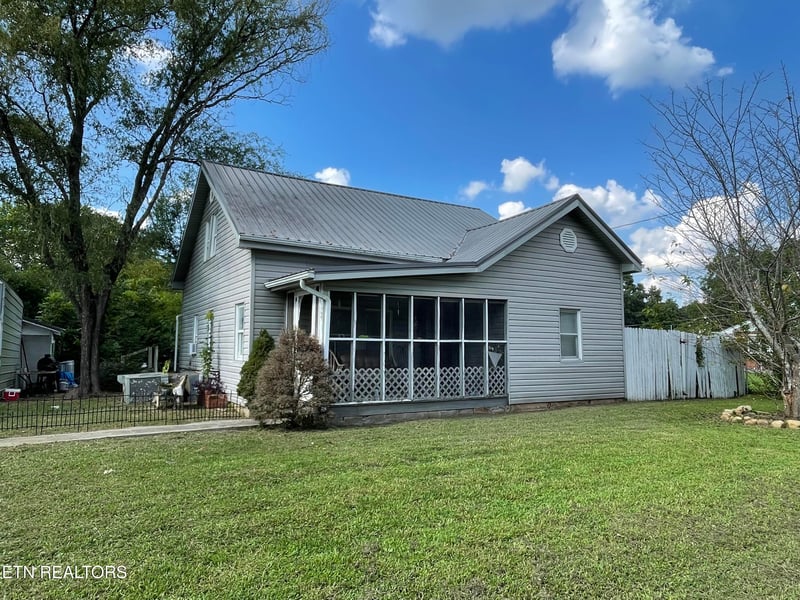 129 E Athens St, Englewood, TN 37329