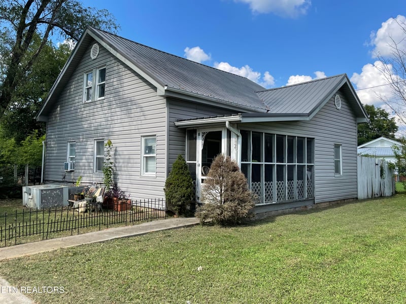 129 E Athens St, Englewood, TN 37329
